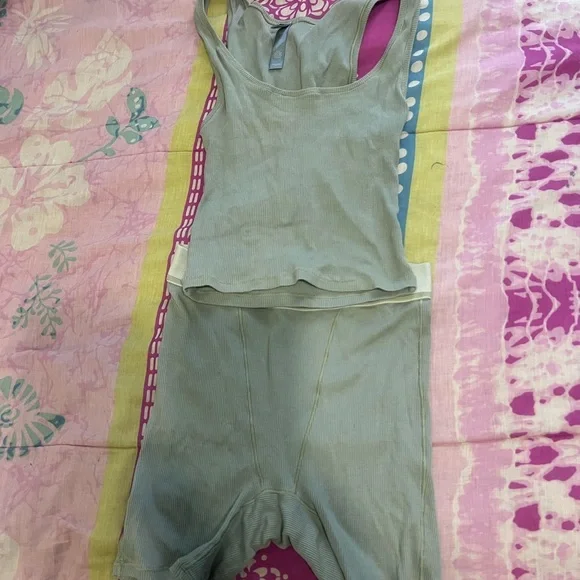 Olive Green SKIMS  Set - Picture 3 of 3